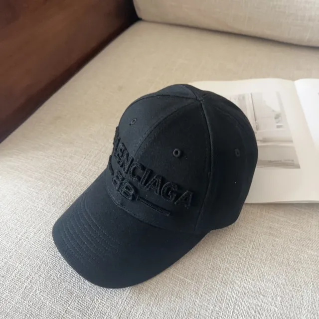 Balenciaga Casquette de baseball à six panneaux structurée avec logo brodé en tonalité noire 9