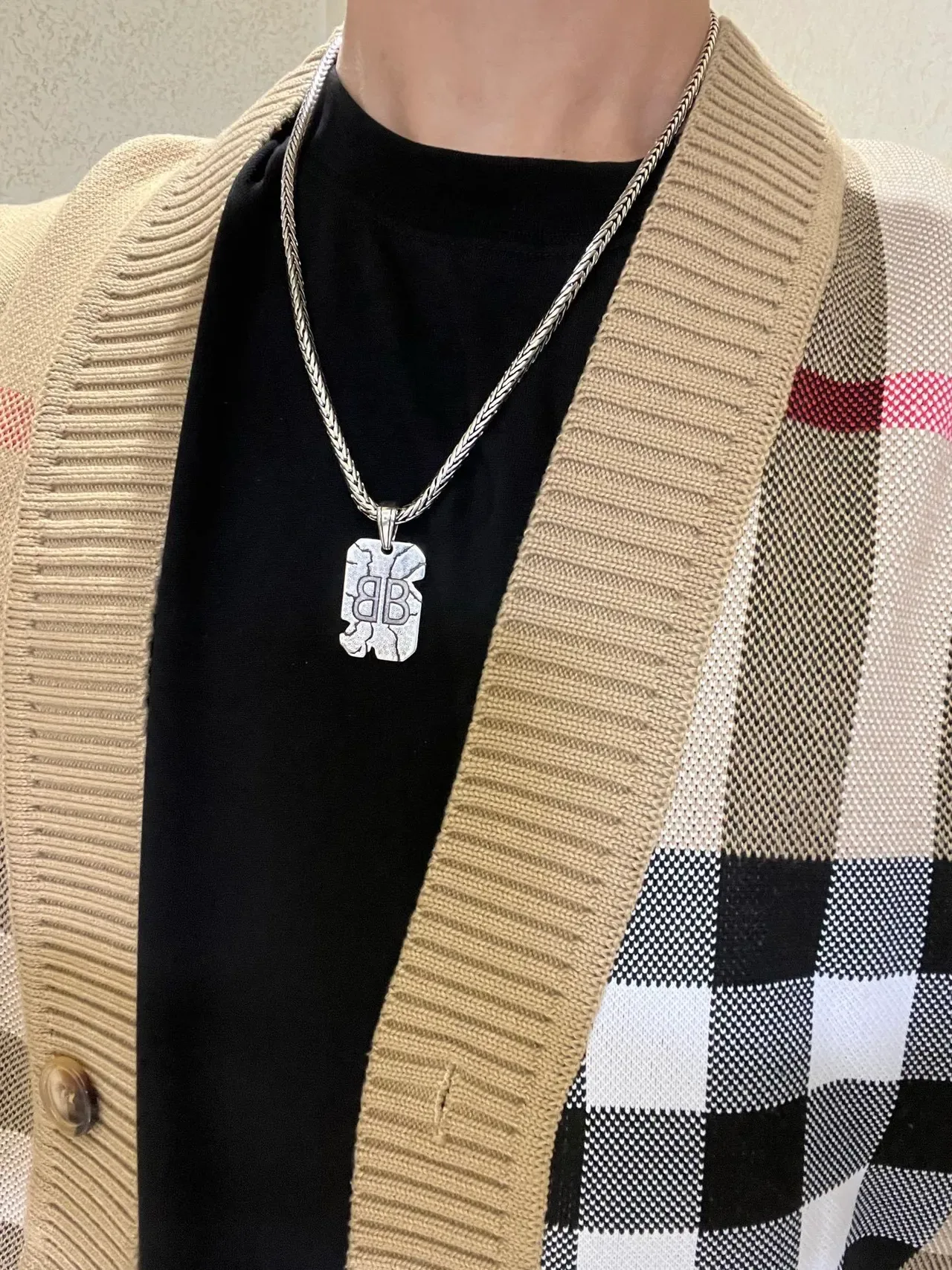 Collar Balenciaga Cracked BB Plata Cadena Trenzada Textura Colgante 6