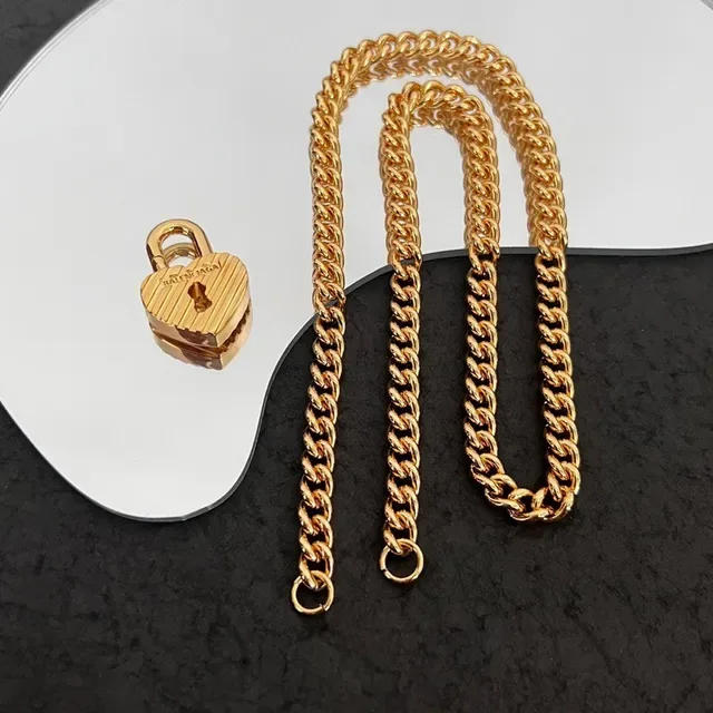 Balenciaga Lock Heart Pendant chaîne dorée collier 6