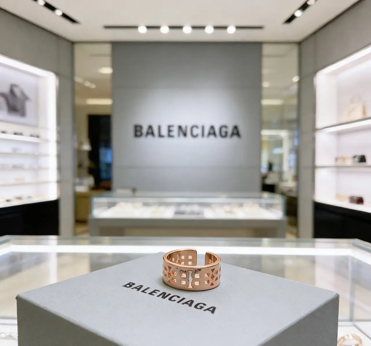 Balenciaga Logo Cuff Ring Anel Ouro Rosa Metálico 6