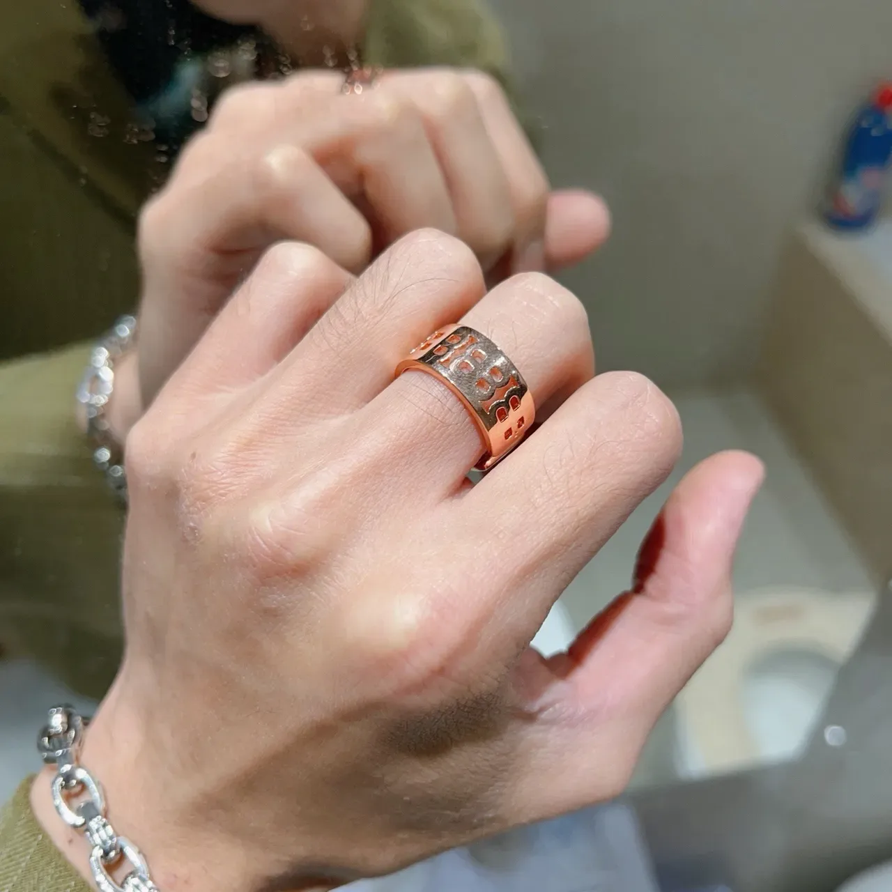 Balenciaga Logo Cuff Ring Anel Ouro Rosa Metálico 7