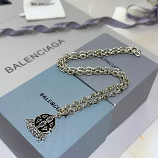 Balenciaga Logo معلقة سلسلة كثيفة قلادة