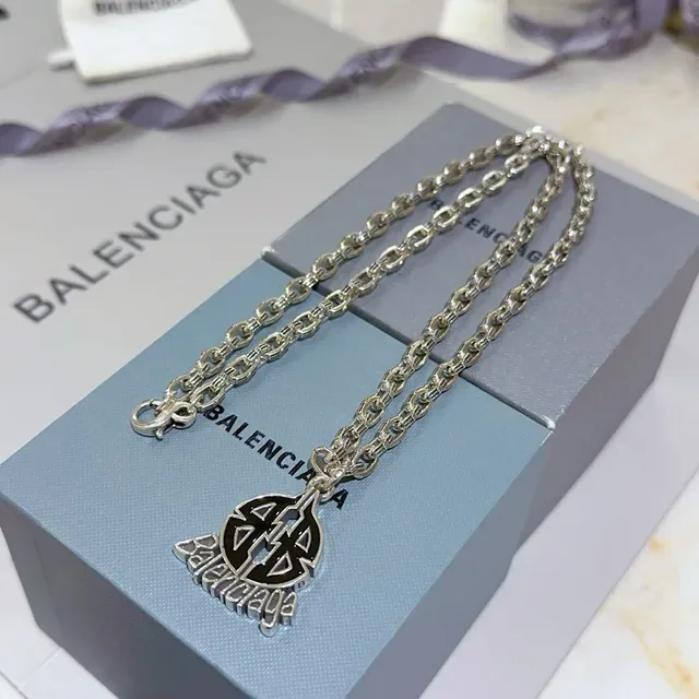 Balenciaga Logo معلقة سلسلة كثيفة قلادة 7