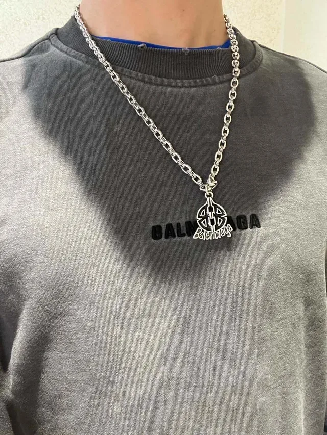 Balenciaga Logo معلقة سلسلة كثيفة قلادة 8