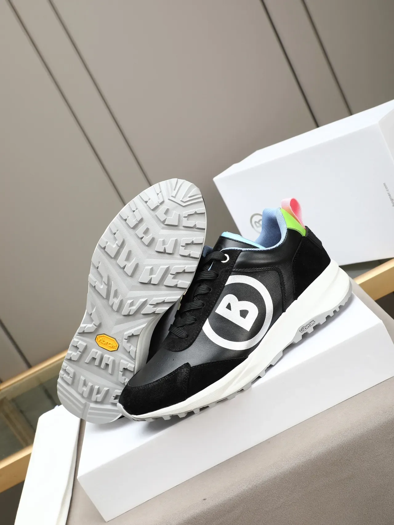Balenciaga Runner Negros Blancos Oversized Logotipo Circular Superior de Cuero-Suede Mezclado Zapatillas Chunky 4