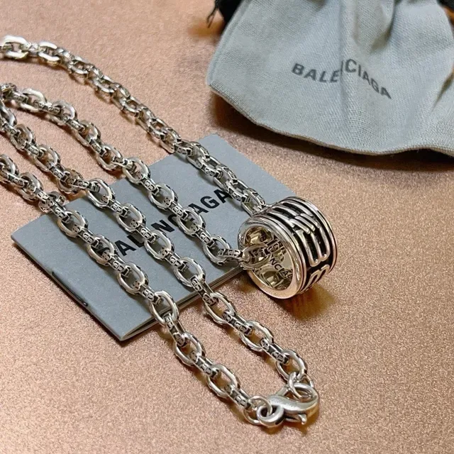 Balenciaga Colar Prateado Corrente Elos Ovais Cilíndrico Multi-Banda Pingente 2