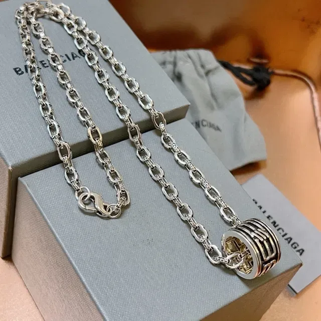 Balenciaga Colar Prateado Corrente Elos Ovais Cilíndrico Multi-Banda Pingente 3