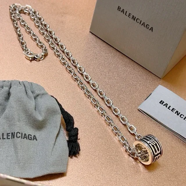 Balenciaga Colar Prateado Corrente Elos Ovais Cilíndrico Multi-Banda Pingente 6