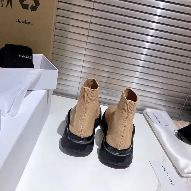 Balenciaga Sneakers de Chaussette Beige et Noir Sneakers Lifestyle 4