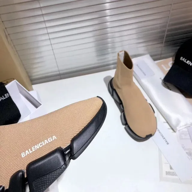 Balenciaga Sneakers de Chaussette Beige et Noir Sneakers Lifestyle 5