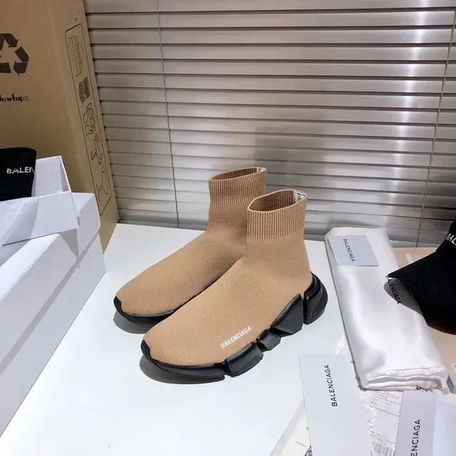 Balenciaga Sneakers de Chaussette Beige et Noir Sneakers Lifestyle 6
