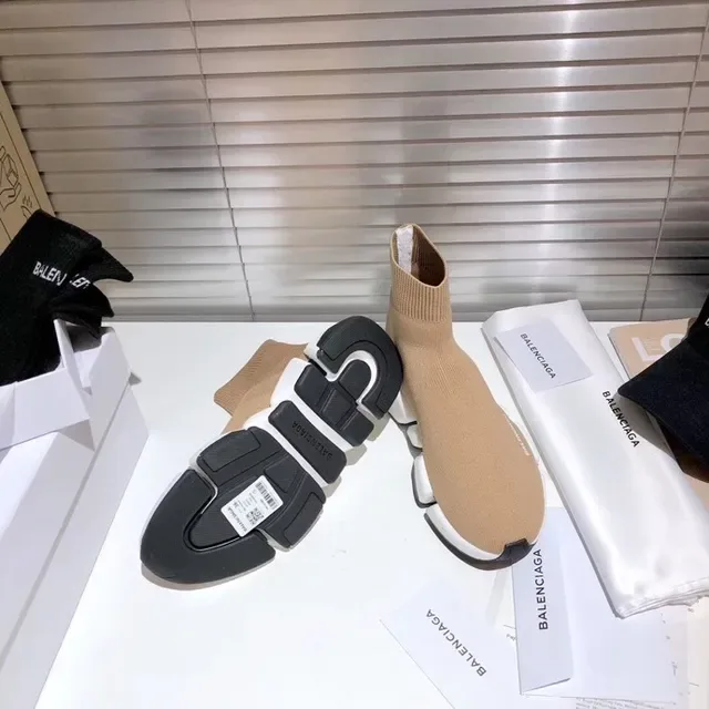 Balenciaga Speed Trainer beige et blanc sneakers lifestyle 2