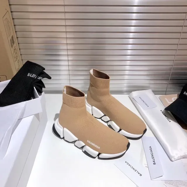 Balenciaga Speed Trainer beige et blanc sneakers lifestyle 4