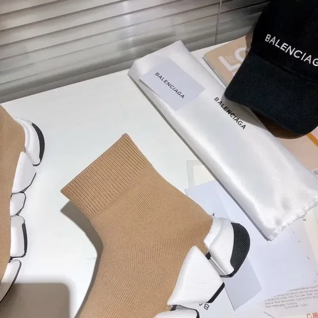 Balenciaga Speed Trainer beige et blanc sneakers lifestyle 5