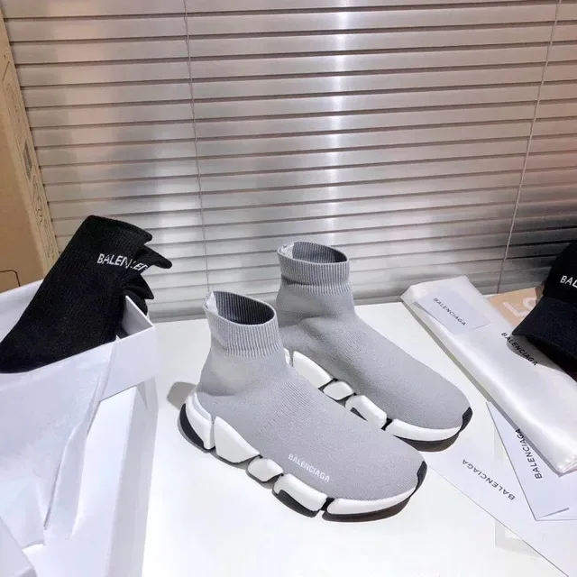Balenciaga Speed Trainer baskets lifestyle grises à la chaussette 3