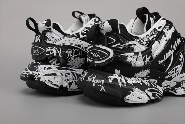 Balenciaga Track Trainer Graffiti Print Chaussures Chunky Noires Blanches 2