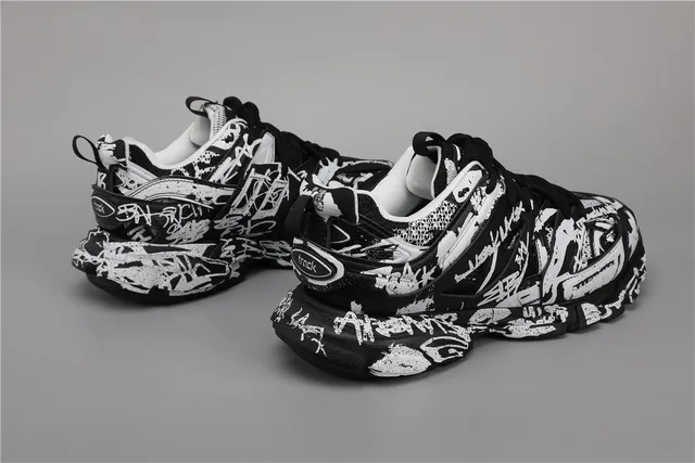Balenciaga Track Trainer Graffiti Print Chaussures Chunky Noires Blanches 3