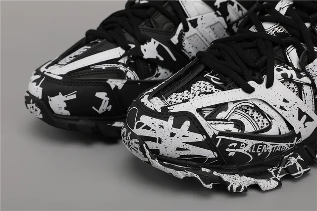 Balenciaga Track Trainer Graffiti Print Chaussures Chunky Noires Blanches 4