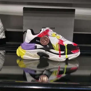Balenciaga Triple S أحذية رياضية متعددة الألوان مع قطرات الطلاء السميكة