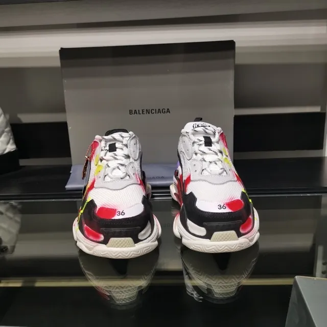 Balenciaga Triple S Tênis Chunky Multicolor com efeito de gotejamento de tinta 9