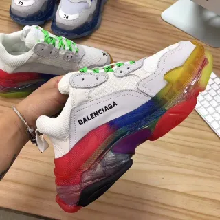 Balenciaga Triple S حذاء رياضي كثيف تدرج قوس قزح