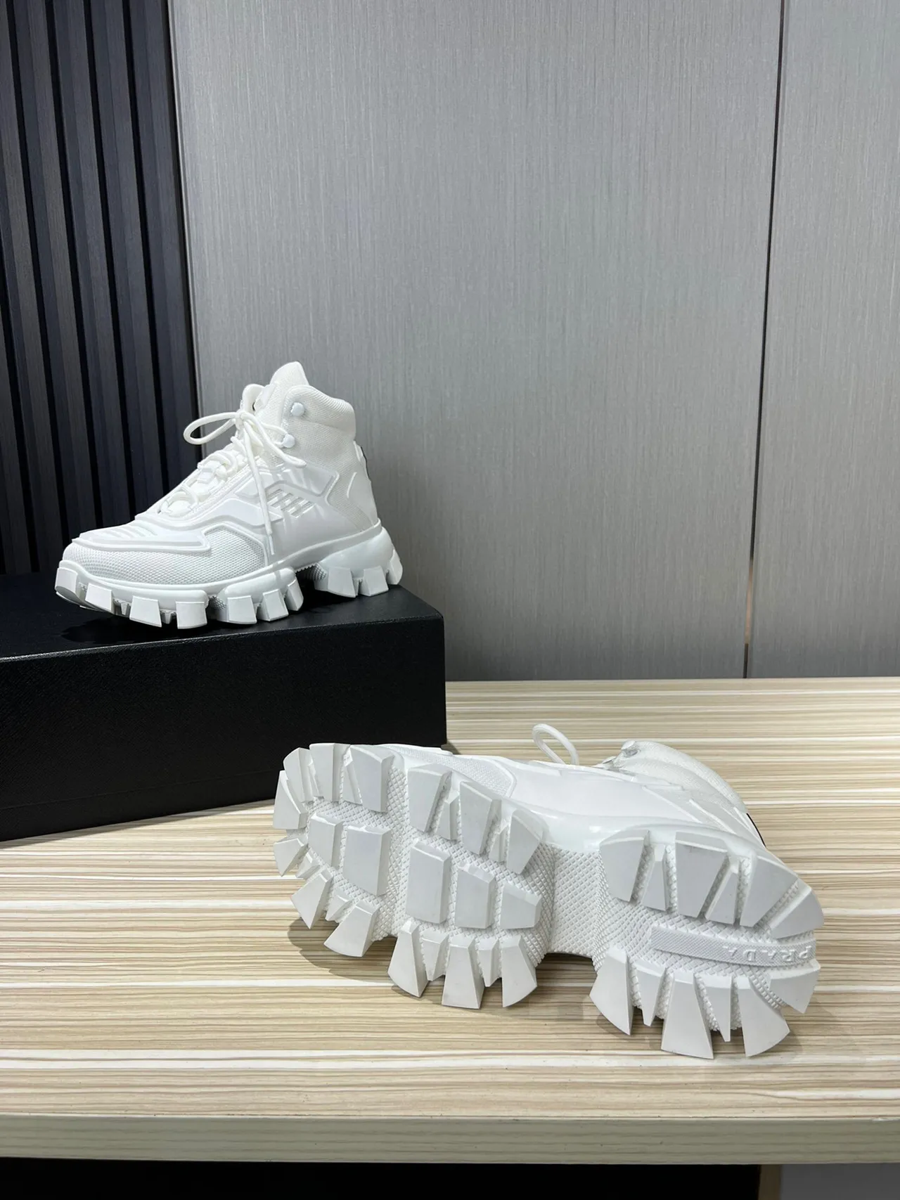 Balenciaga Tênis Chunky branco High-Top com sola grossa 2