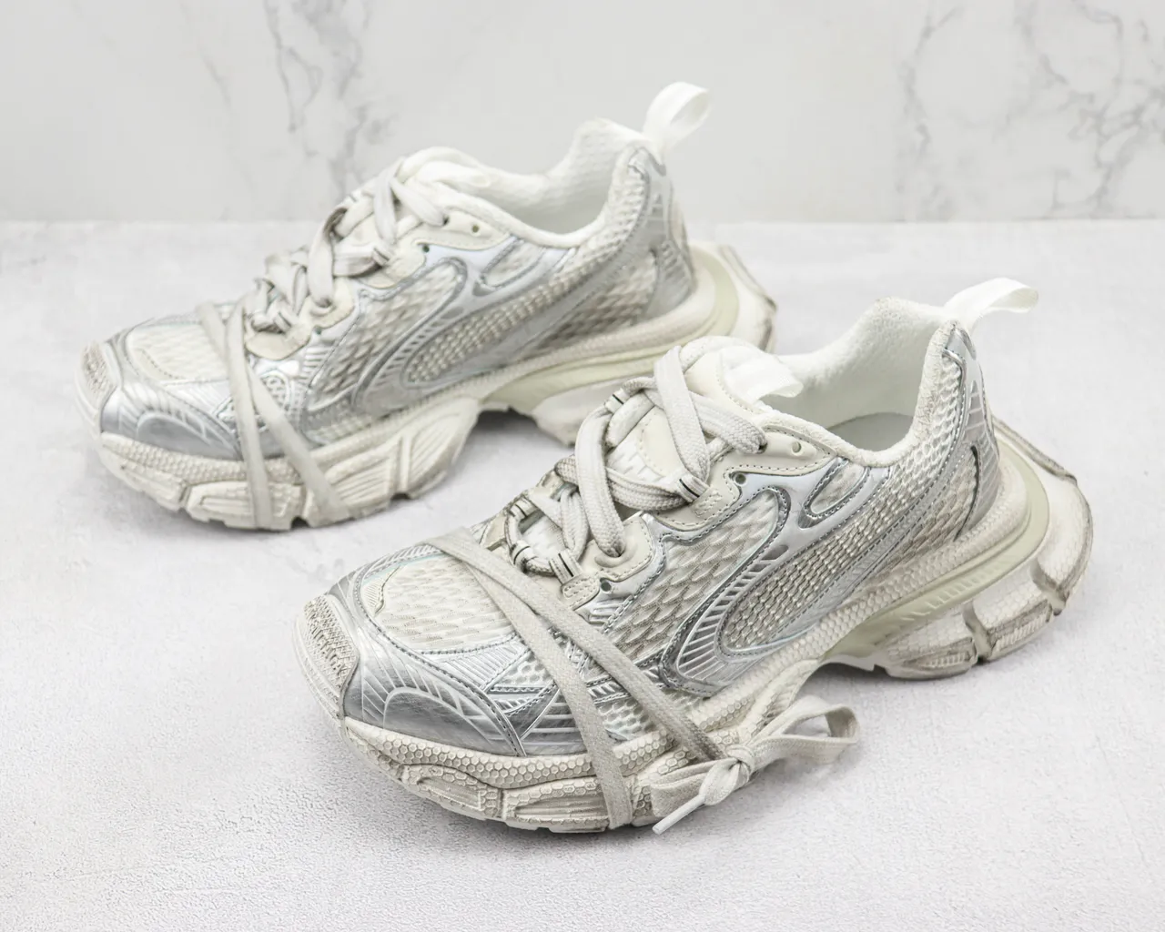 Balenciaga Tênis Chunky com sola branca e prateada, malha em camadas e sintético metálico 4