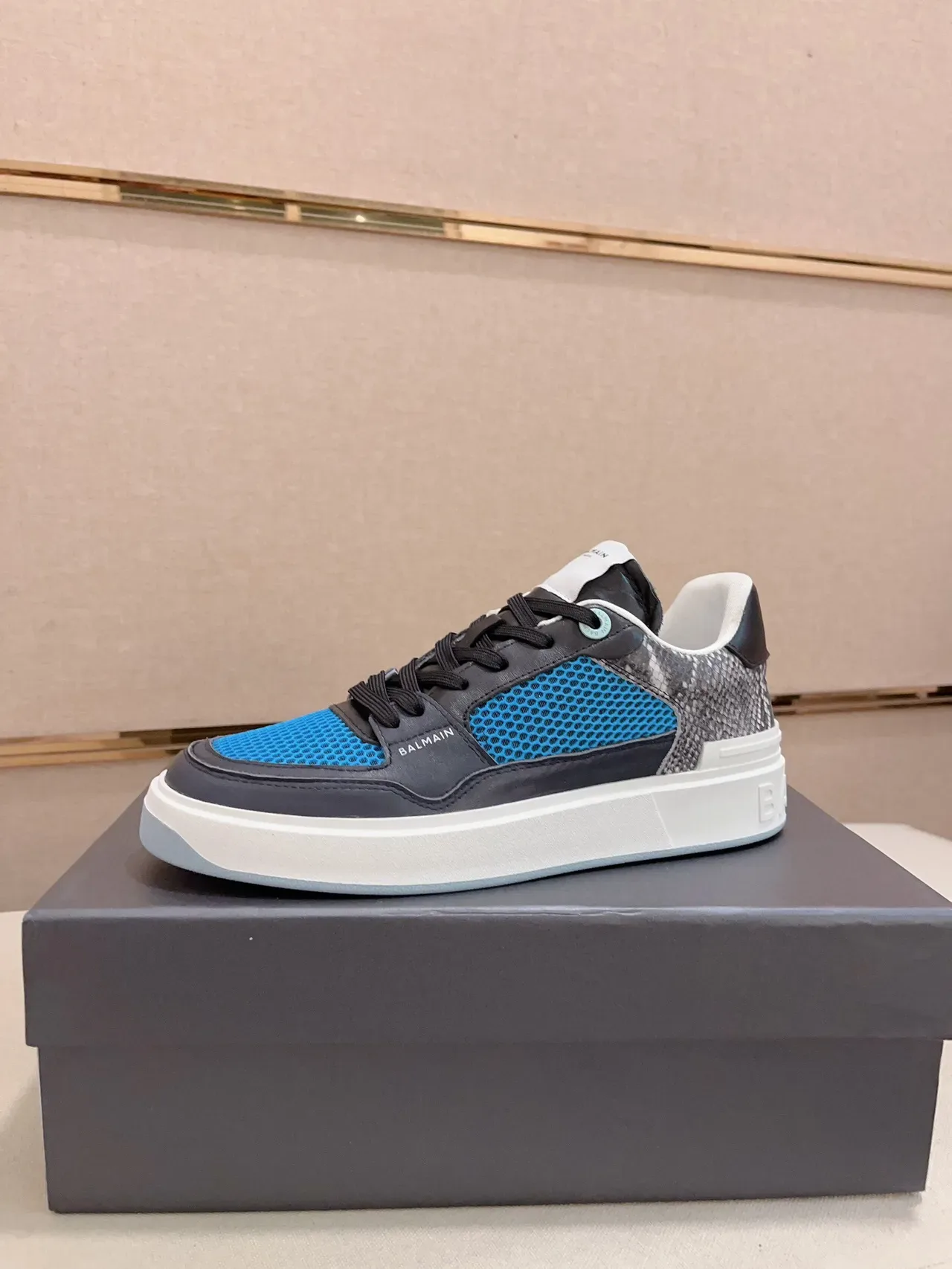 Balmain B-Court Tênis Lifestyle de Malha Azul e Couro Preto 3
