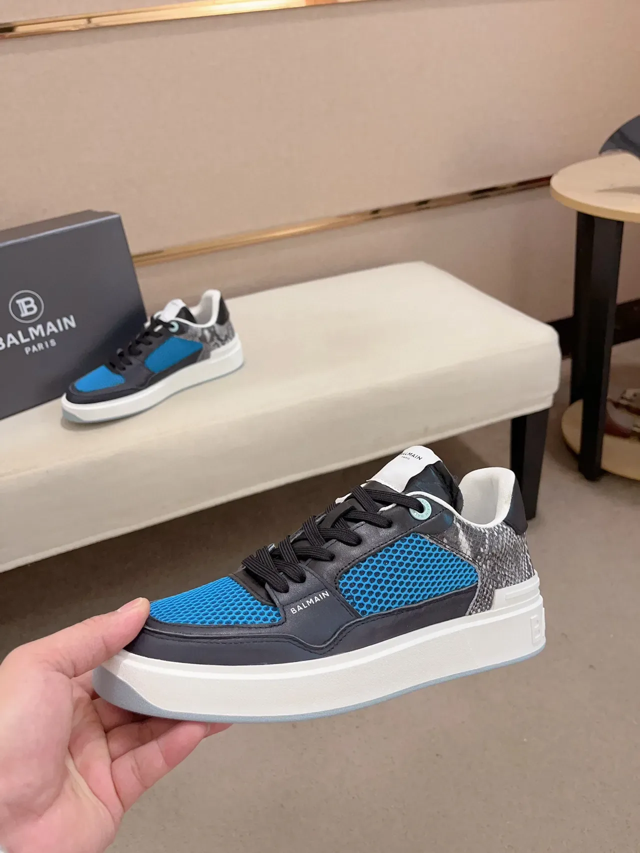 Balmain B-Court Tênis Lifestyle de Malha Azul e Couro Preto 4