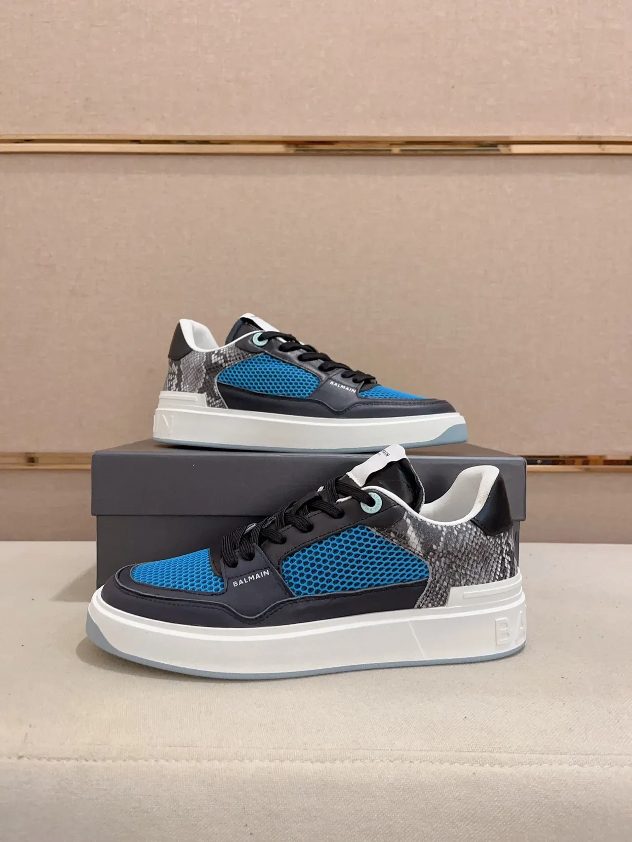 Balmain B-Court Tênis Lifestyle de Malha Azul e Couro Preto 8