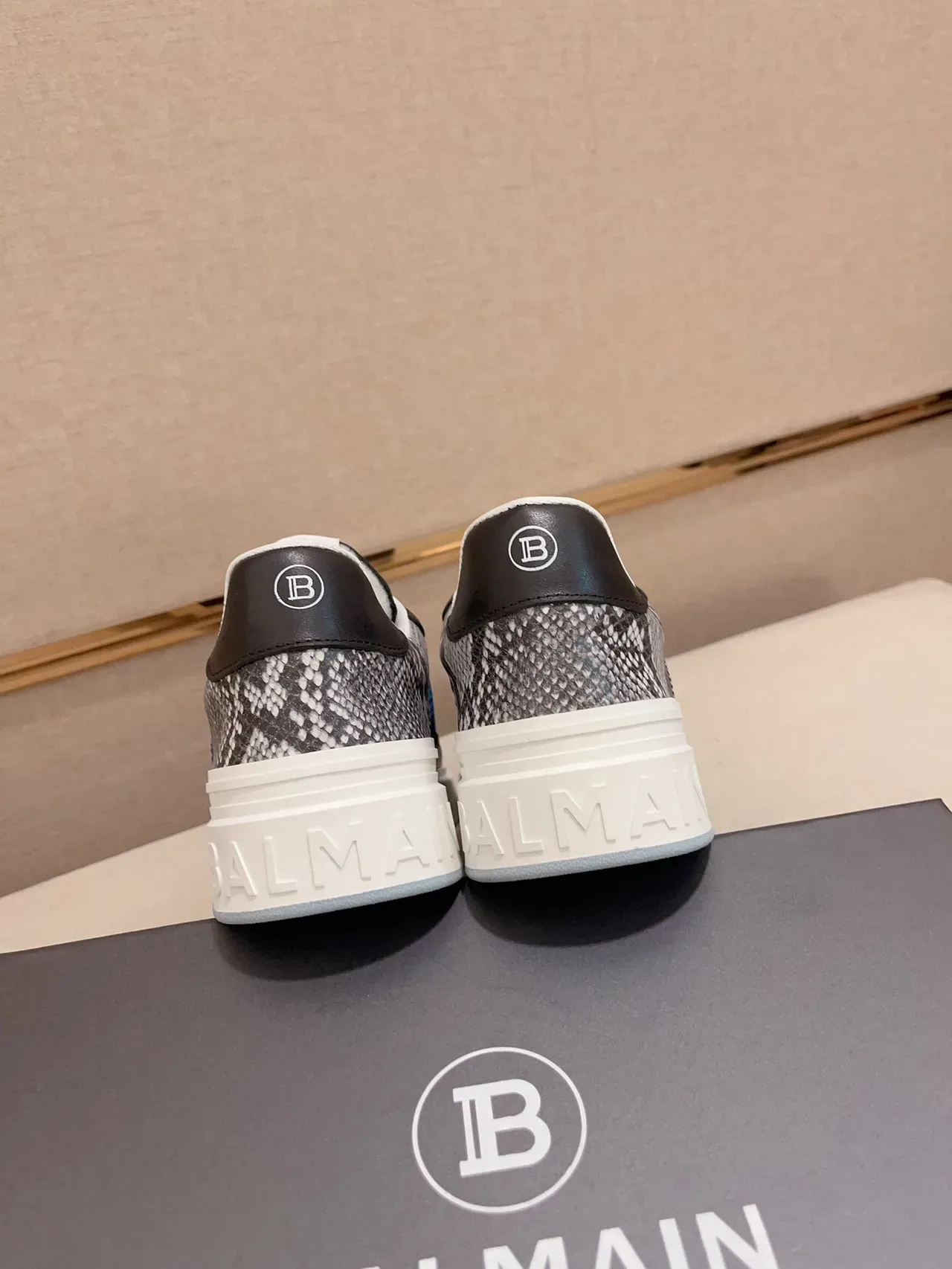Balmain B-Court Tênis Lifestyle de Malha Azul e Couro Preto 9