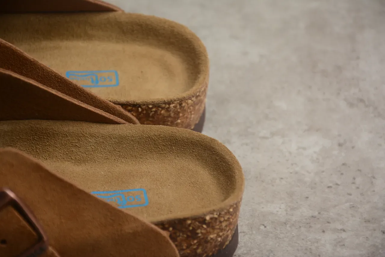 Birkenstock Arizona Sandale en Daim Tan 5