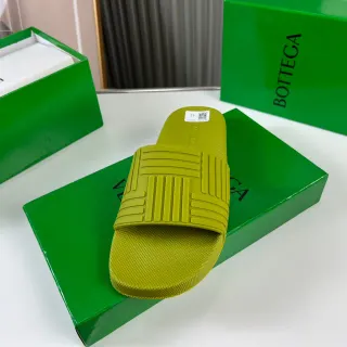 Bottega Veneta Andiamo नعال مطاطية أخضر ليمي