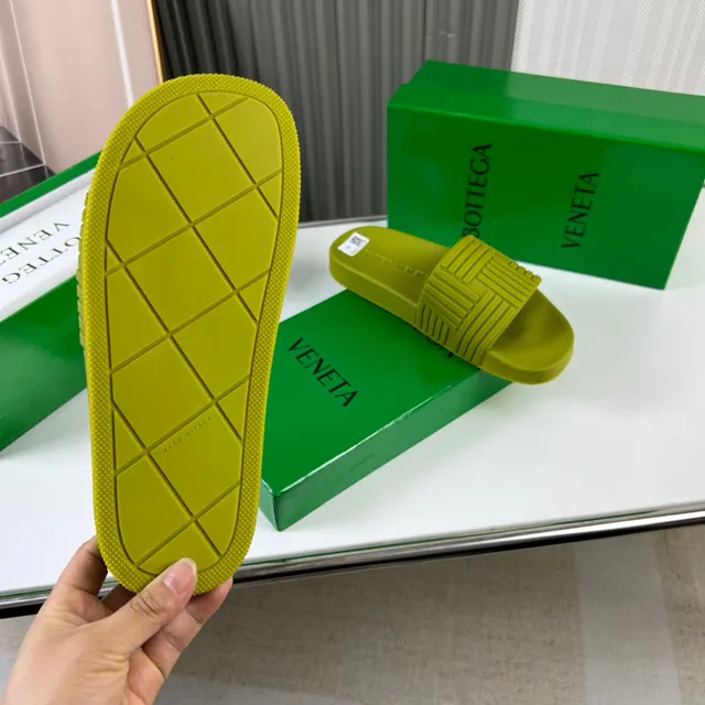 Bottega Veneta Andiamo Chaussons en caoutchouc vert lime 2