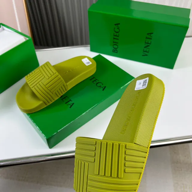 Bottega Veneta Andiamo Chaussons en caoutchouc vert lime 3