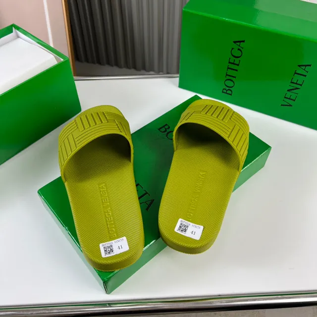 Bottega Veneta Andiamo Chaussons en caoutchouc vert lime 5
