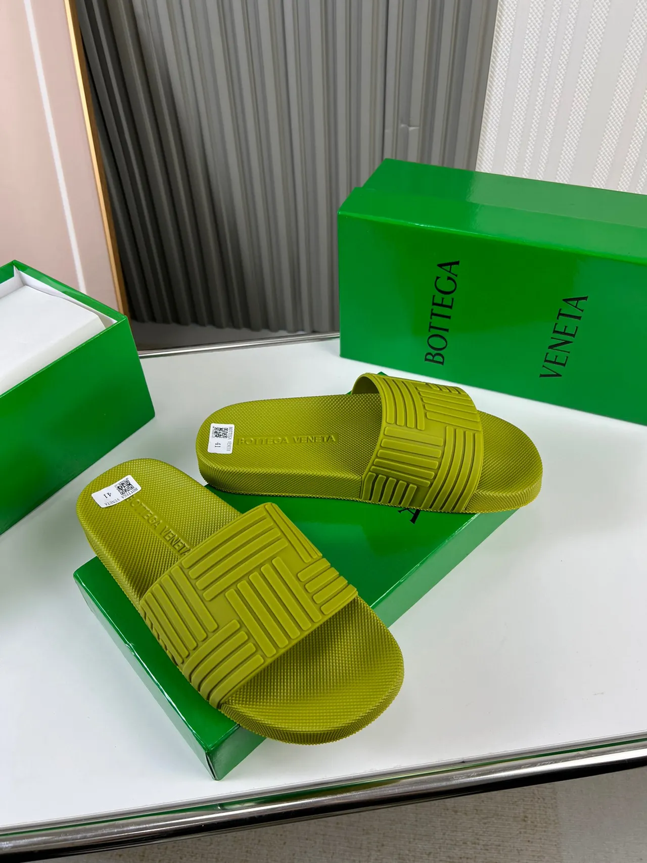 Bottega Veneta Andiamo Chaussons en caoutchouc vert lime 8