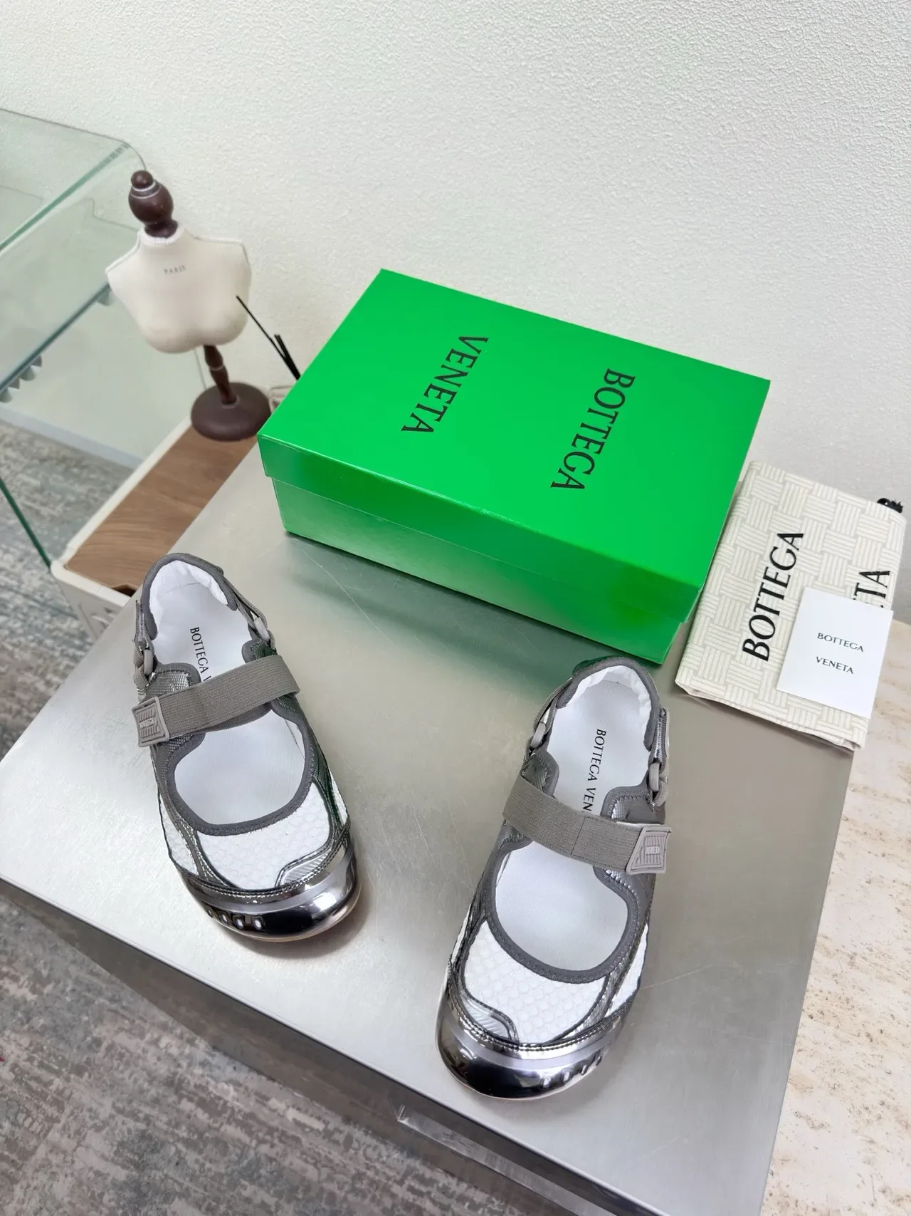 Bottega Veneta Andiamo Sandales Casual Argent Métallique Blanc Maille Courroie Gris 2