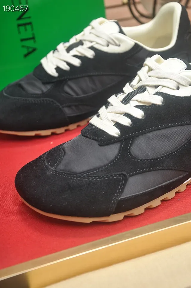 Bottega Veneta Sneakers Lifestyle Noir et Off-White Panelés 3
