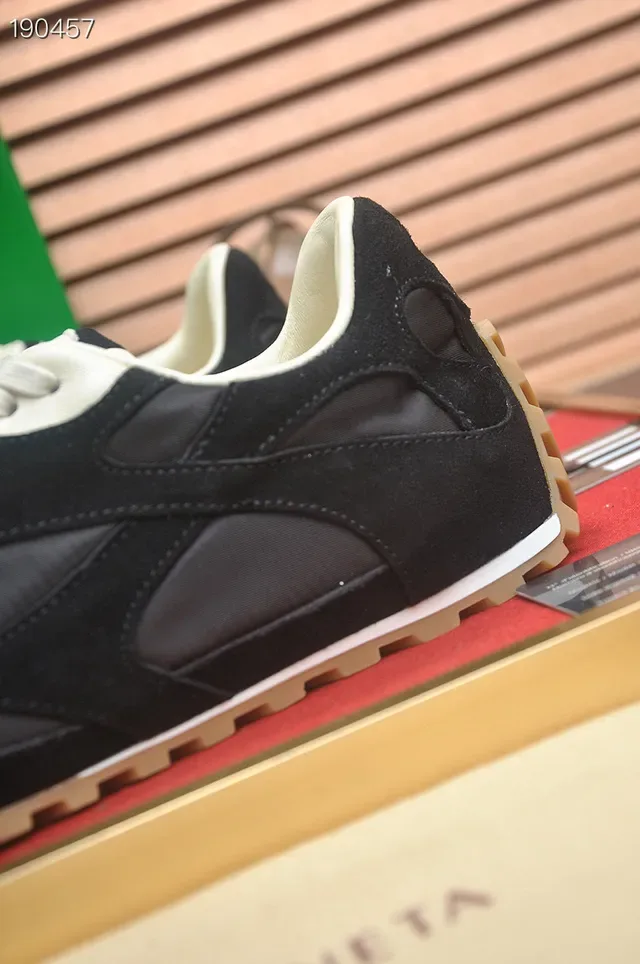 Bottega Veneta Sneakers Lifestyle Noir et Off-White Panelés 4