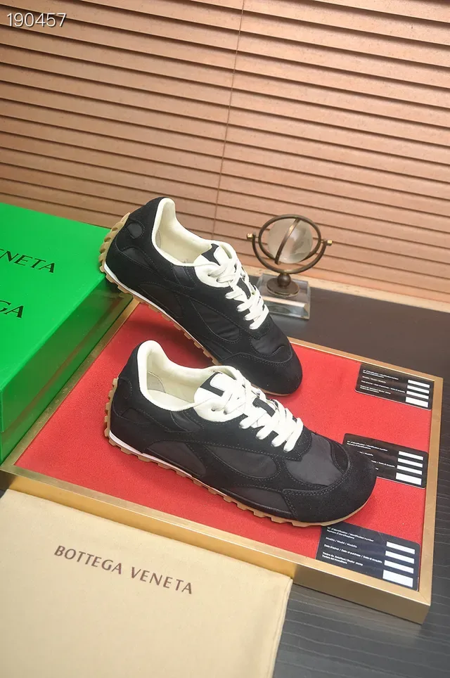 Bottega Veneta Sneakers Lifestyle Noir et Off-White Panelés 5