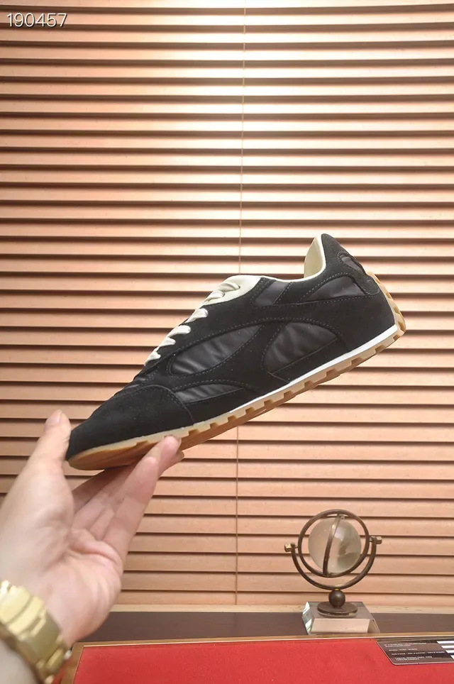 Bottega Veneta Sneakers Lifestyle Noir et Off-White Panelés 6