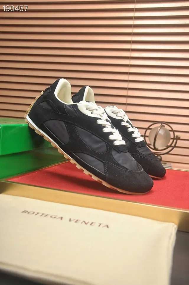 Bottega Veneta Sneakers Lifestyle Noir et Off-White Panelés 8