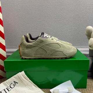 Bottega Veneta 绿色棕色麂皮鞋面雕刻叠加面板生活方式运动鞋