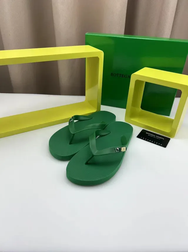 Bottega Veneta Green Thong Strap Metal Logo Plaque Sandals 7