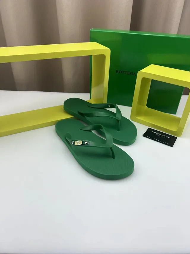 Bottega Veneta Green Thong Strap Metal Logo Plaque Sandals 8
