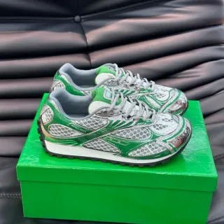Bottega Veneta Runner أحذية رياضية أسلوب حياة خضراء وفضية معدنية