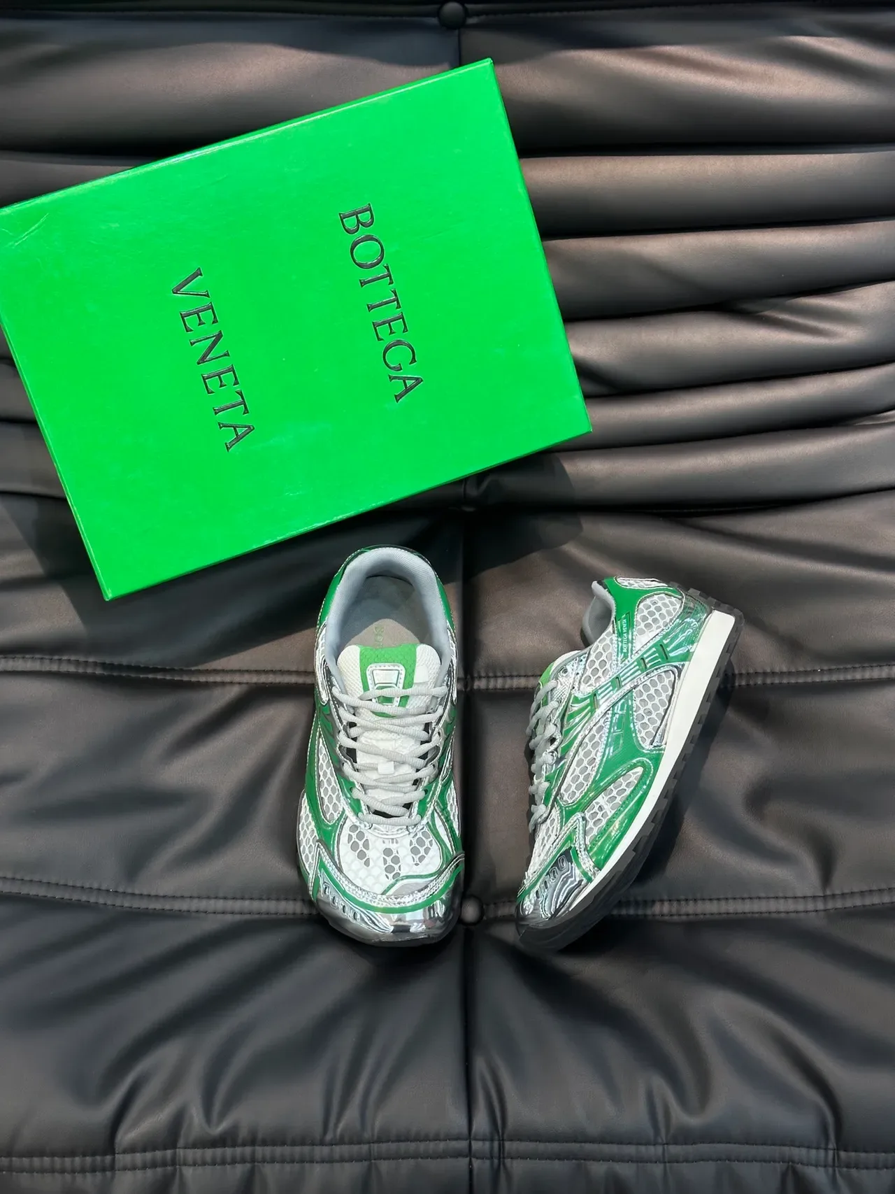 Bottega Veneta Runner Sneakers Lifestyle Vert et Argent Métallique 5
