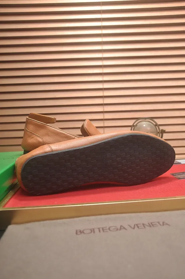 Bottega Veneta Moc-Toe Slip-On Loafers من جلد بني 3