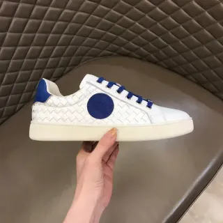 Bottega Veneta أبيض أزرق Intrecciato جلد مضفور شارة لوجو دائرية حذاء أسلوب حياة